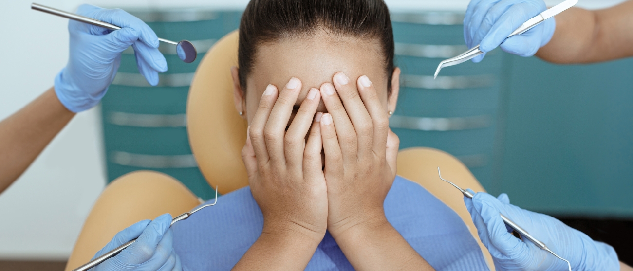 Tre falsi miti che terrorizzano chi deve andare dal dentista (e perché sono falsi)